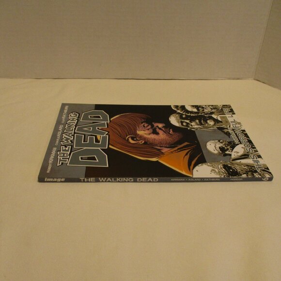 Walking Dead TPB Volume 6 Gray Black White Graphic Zombie Fighting Comic Book - Picture 13 of 14